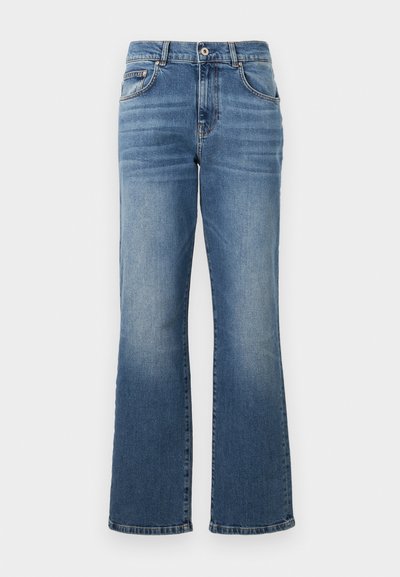 Blå denimjeans med rett benkutt, mellomhøy midje, femlommedesign og subtil slitasje langs bena.
