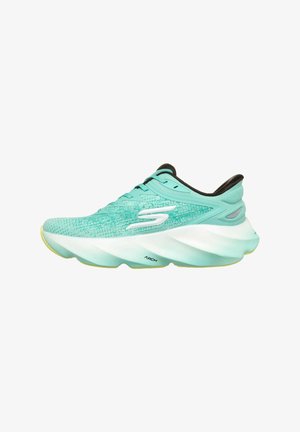 Lichtblauwe Skechers sportschoen met witte dikke zool en bovenwerk van meshstof, zijkantlogo en zwarte binnenvoering, gezien van opzij.