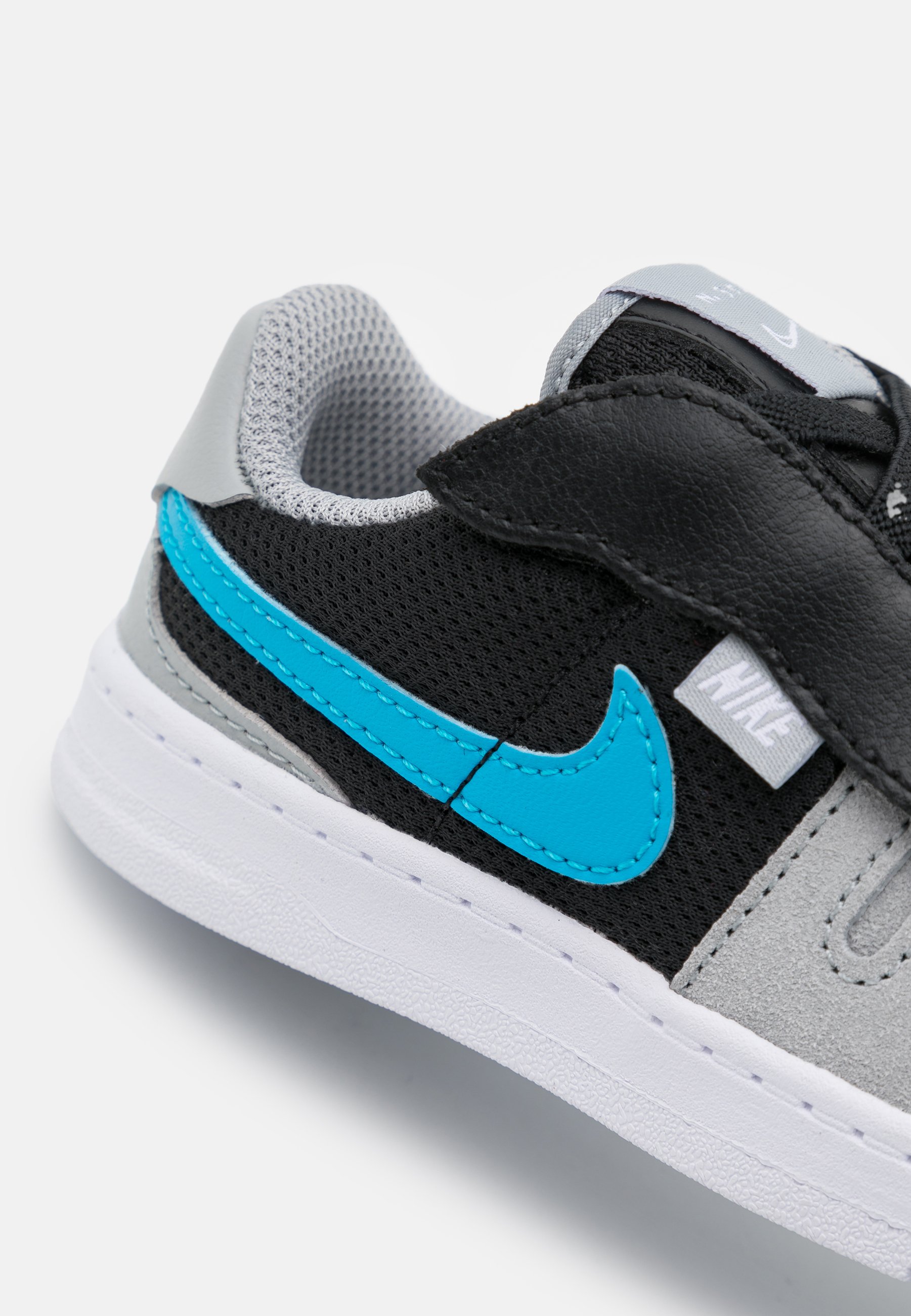 nike light grey trainers