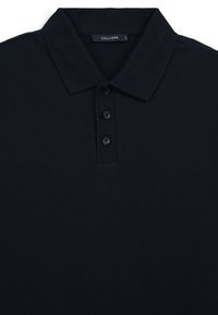 Polo shirt blu navy realizzato in tessuto testurizzato, con colletto classico, chiusura a tre bottoni e un sottile motivo esagonale. Taglia L.