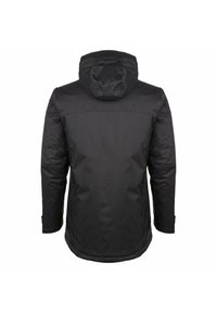 Veste matelassée noire avec capuche, présentant une texture lisse, des manches longues et un ourlet droit. La vue arrière montre un minimalisme dans les détails.