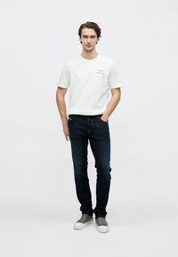 Diesel Egyenes szárú farmer - 01