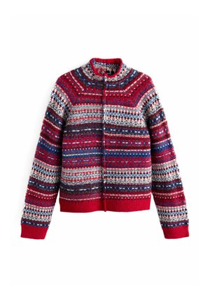 Rot und mehrfarbig gemusterte Strickjacke mit rundem Ausschnitt, langen Ärmeln und Knopfverschluss; versehen mit komplizierten geometrischen Designs.