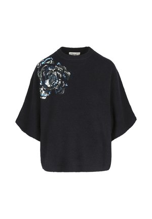 Pull noir à manches courtes avec manches larges, col rond, et détail floral en sequins bleus et argentés sur l'épaule gauche.