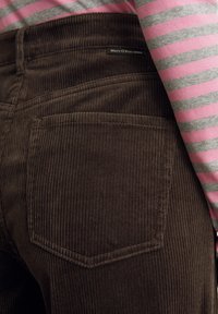 Marc O'Polo DENIM TOMMA ciemnobrązowy