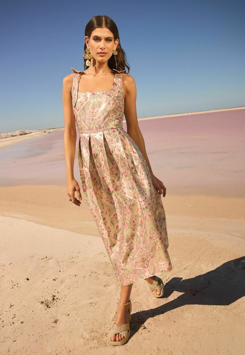 Dress Vestido Largo Calado Mango Love Roses PETITE FIT STRUCTURED Vestido Largo Ivory Floral/dorado Dress Vestido Largo Calado Mango Love Roses PETITE FIT STRUCTURED Vestido Largo Ivory Floral/dorado