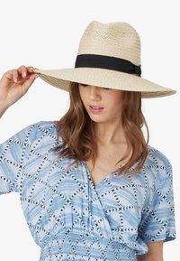 Unmade Copenhagen Hoed - sand