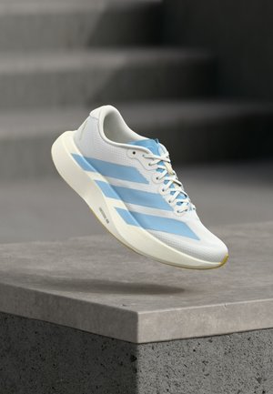 adidas Performance ADIZERO EVO SL WOVEN W - Sportcipő - footwear white/clear blue/matte gold-coloured