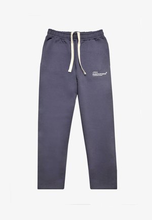 Tummanharmaat collegehousut, jotka on valmistettu puuvillasekoitteesta. Housuissa on joustava vyötärönyöri sekä valkoinen logotietoa vasemmalla reidellä.