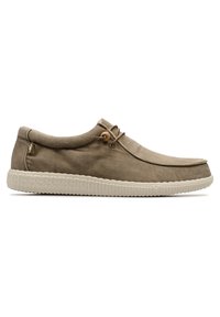 Scarpa in suede taupe con punta arrotondata, dettagli in pizzo e suola in gomma bianca texturizzata. Presenta un piccolo logo sul lato.