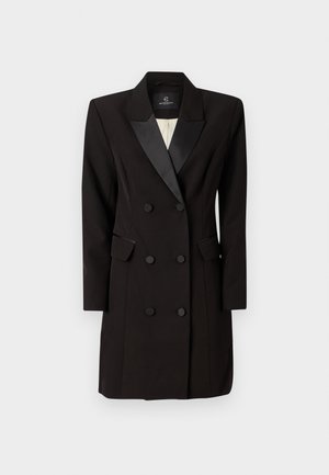 Divkārtējais melnais žaketes kleitu ar gludu audumu, kurai ir satīna atlokis, divas kabatas ar atloku un seši priekšējie pogas.