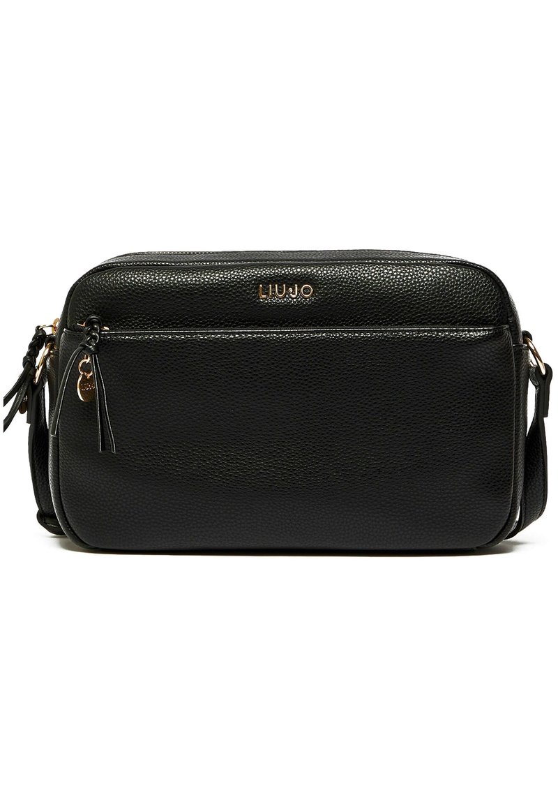 Sort læder crossbody taske med tekstureret overflade, hardware i guldtoner, forlommelomme med lynlås og justerbar rem. Har et logodetalje.