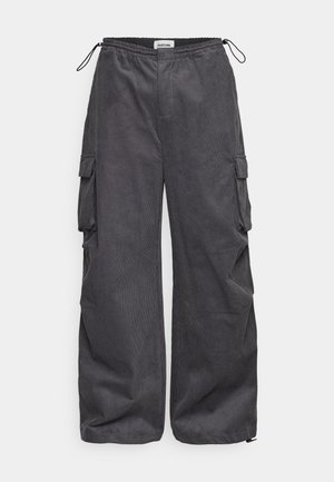 Cargohosen aus dunkelgrauem Cord, mit elastischem Bund, verstellbarem Kordelzug und Seitentaschen mit Klappenverschluss.