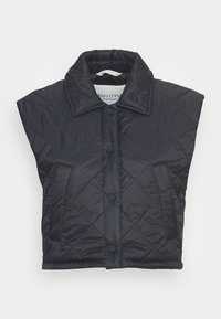 Gestepptes, schwarzes, ärmelloses Puffer-Westen mit klassischem Kragen, vorderen Druckknöpfen und seitlichen Taschen. Das Material hat eine glatte, glänzende Textur.
