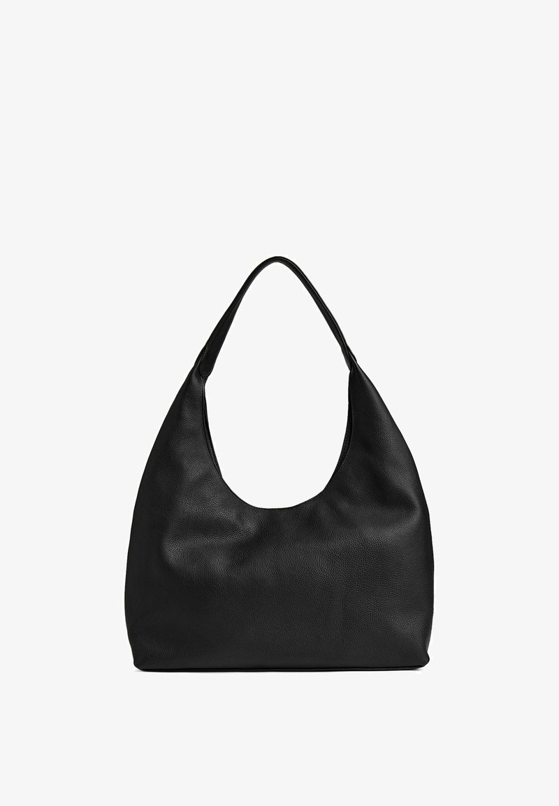 Sac hobo en cuir noir avec une seule sangle d'épaule, une texture légèrement affaissée et une ouverture supérieure arrondie.