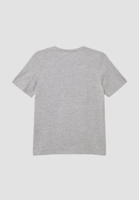 Helles, graues T-Shirt mit kurzen Ärmeln, flach ausgelegt, das die Rückseite mit einem runden Ausschnitt auf weißem Hintergrund zeigt.