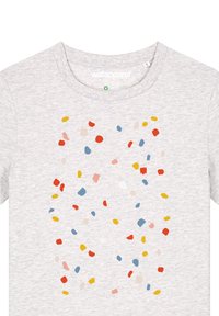 Helles graues Baumwoll-T-Shirt mit Rundhalsausschnitt, das ein mehrfarbiges abstraktes Muster aus roten, blauen, gelben und rosa Punkten zeigt.