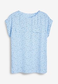 Blusa a maniche corte azzurro chiaro con piccolo motivo floreale bianco e due tasche sul petto. Tessuto dalla texture liscia, vestibilità morbida, scollatura rotonda.