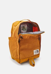 The North Face BERKELEY DAYPACK UNISEX - Ryggsekk - timber tan/black