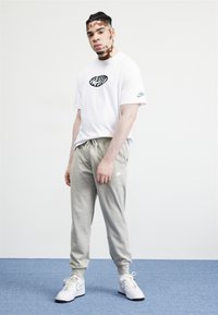 Thumbnail Image 3