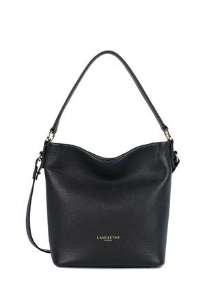Sac à main Lancaster Paris en cuir noir texturé avec dessus courbé, bandoulière simple et logo doré à l'avant.