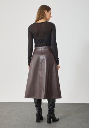 Falda acampanada - brown