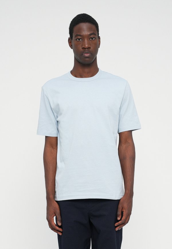 CASUAL FIT  - Basic T-shirt