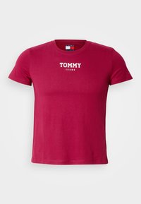 Červené bavlněné tričko s kulatým výstřihem a krátkými rukávy, na hrudi nápis "TOMMY JEANS" potisknutý bílou barvou.