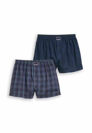 Dwie pary męskich bokserów, jedne jednolite granatowe, drugie granatowe w szaro-czerwony wzór w kratę, oba z elastycznym pasem i zapięciem na guziki.