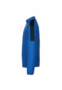 Blauwe jas met een staande kraag en zwarte accenten op de schouders, gemaakt van soepel, lichtgewicht materiaal. Beschikt over zijzakken.