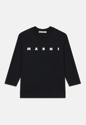 Camiseta de algodón de manga larga negra con letras blancas en bloque que dicen "MARNI" en el pecho y un cuello redondo con aberturas laterales.