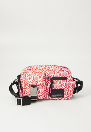 UTILITY GEO  - Cross body bag - red