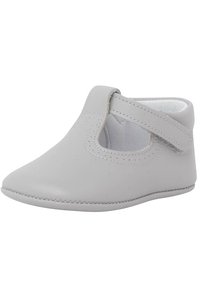 Scarpa in pelle grigia con punta arrotondata, chiusura a banda singola e design con ritagli sui lati. Rivestimento interno morbido e dettagli cuciti.