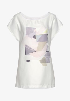 Weißes, locker geschnittenes Kurzarmoberteil mit einem abstrakten Design in sanften Pastellfarben und geometrischen Formen in unterschiedlichen Farbtönen.