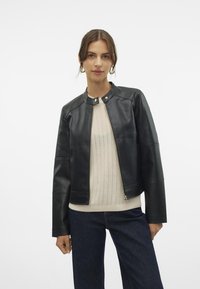 Vero Moda VMDIXIEMARIA SHORT COATED - Bunda z nepravej kože - black