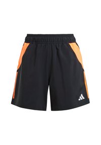 Schwarze Sportshorts mit orangefarbenen Seiteneinsätzen, elastischem Bund und weißen Logodetails auf der unteren rechten Seite. Glatter, leichter Stoff.