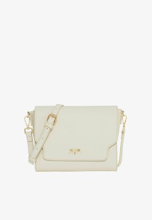 Beżowa skórzana torebka crossbody o teksturowanym wykończeniu, z złotymi akcentami, regulowanym paskiem i zapięciem na klapkę. Wyjątkowe logo wytłoczone na przodzie.