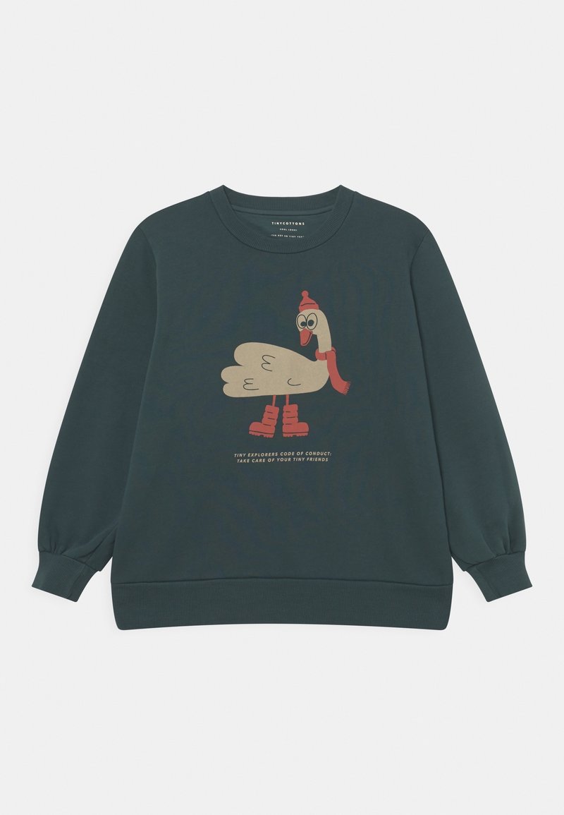 Sweat-shirt vert foncé à manches longues avec un dessin animé d'oie portant un chapeau rouge, une écharpe et des bottes, accompagné d'un texte sur de petits explorateurs en police beige.