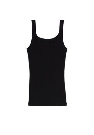 Czarny prążkowany top bez rękawów z szerokimi ramiączkami i okrągłym dekoltem na białym tle.