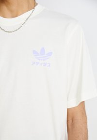 adidas Originals JAPAN MASCOT TE UNISEX - Marškinėliai su spaudiniu - off white