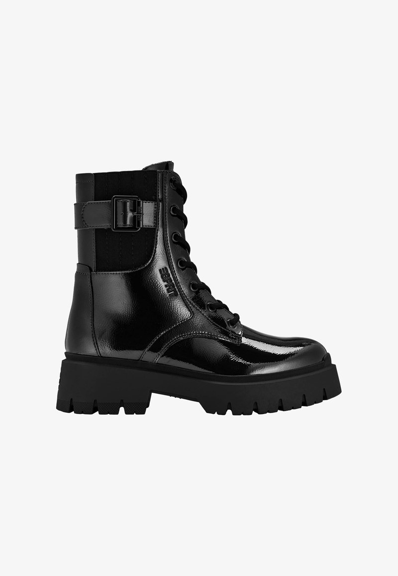 Bottine noire brillante à lacets avec semelle épaisse, bride latérale avec boucle et panneau élastique, marquée "Esprit" sur le côté extérieur.