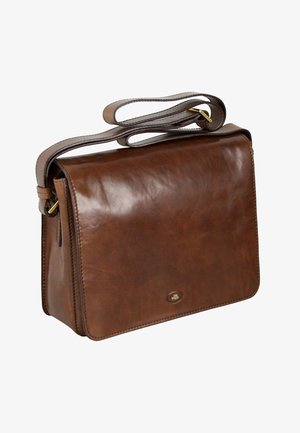 Borsa a tracolla in pelle marrone con forma rettangolare, chiusura a pattina e tracolla regolabile. Texture liscia e accentuazioni hardware minime.