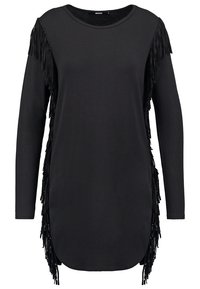 Haut noir à manches longues en tissu doux, avec des accents à franges le long des côtés et un col arrondi avec une coupe décontractée.