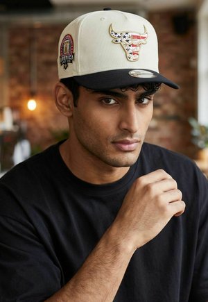 New Era, 9FIFTY AFRAME   AMERICA CHICAGO BULLS - Cap - beige
