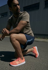 New Balance FUELCELL SUPERCOMP PACER - Zapatillas para caminar - neon dragonfly