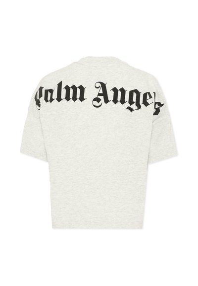 T-shirt gris clair à manches courtes avec le texte gothique noir audacieux "Palm Angels" imprimé sur le haut du dos et les manches.