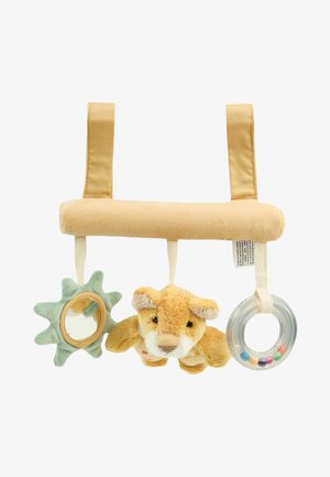 Système de jouets en peluche suspendu avec une barre en tissu beige, comprenant un miroir vert clair, un lion duveteux et un anneau transparent avec des perles colorées.