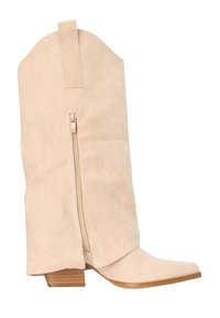 Botte de cowboy mi-mollet en daim beige avec fermeture éclair latérale, languette de tirage, talon superposé en bois et bout pointu.