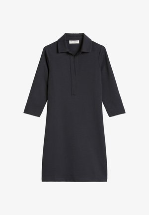 Dunkel marineblaues Polokleid aus weichem Stoff, mit Kragen, Dreiviertelärmeln und einer minimalistisch gestalteten Knopfleiste.