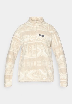 Crème fleece pullover met een halve rits, opstaande kraag en geometrische patronen in een lichtere tint; bevat een logo-patch op de borst.